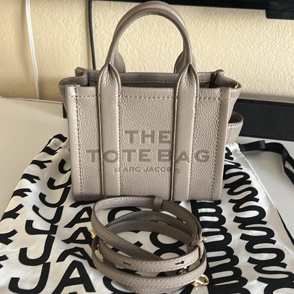 MARC JACOBS CEMENT THE LEATHER
CROSSBODY TOTE BAG - Picture 2 of 13